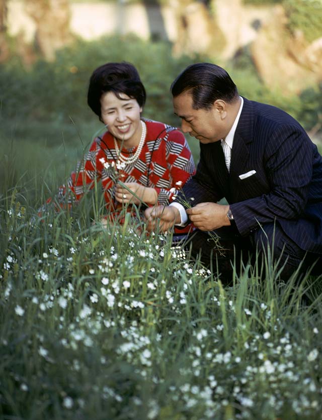 Ikeda and his wife Kaneko picking flowers alongside a road in Chez Denis during a trip to France in May 1973