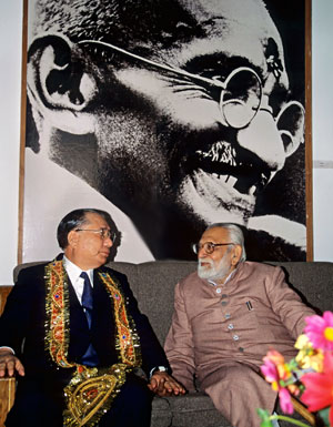 With Gandhian disciple B. N. Pande, vice chairman of Gandhi Smriti and Darshan Samiti (New Delhi, February 1992)