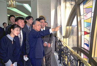 池田和就读创价大学的中国留学生（1998年4月，东京）