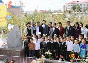 Guests and pupils from the Choibalsan Public Kindergarten No. 12 pose for a commemorative photograph with the Soka Gakkai delegation