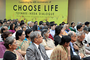 于新德里近郊的创价菩提树园召开的《展望二十一世纪》研讨会