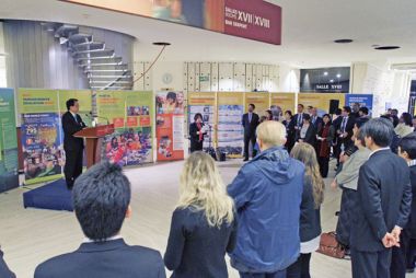 国际创价学会和平运动局局长寺崎广嗣在展览开幕礼上，代表池田SGI会长致词