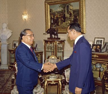 1988年2月，池田SGI会长前往曼谷的王宫拜会泰王普密蓬