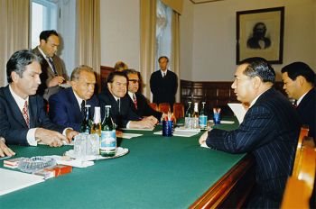 池田SGI会长与柯西金总理在克里姆林宫会面（1974年，莫斯科）