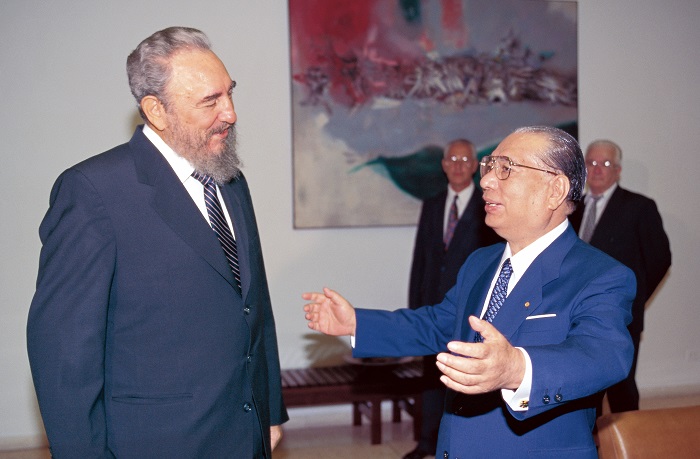 虽遭遇相当的反对阻力，池田于1996年前往哈瓦那与卡斯特罗会面