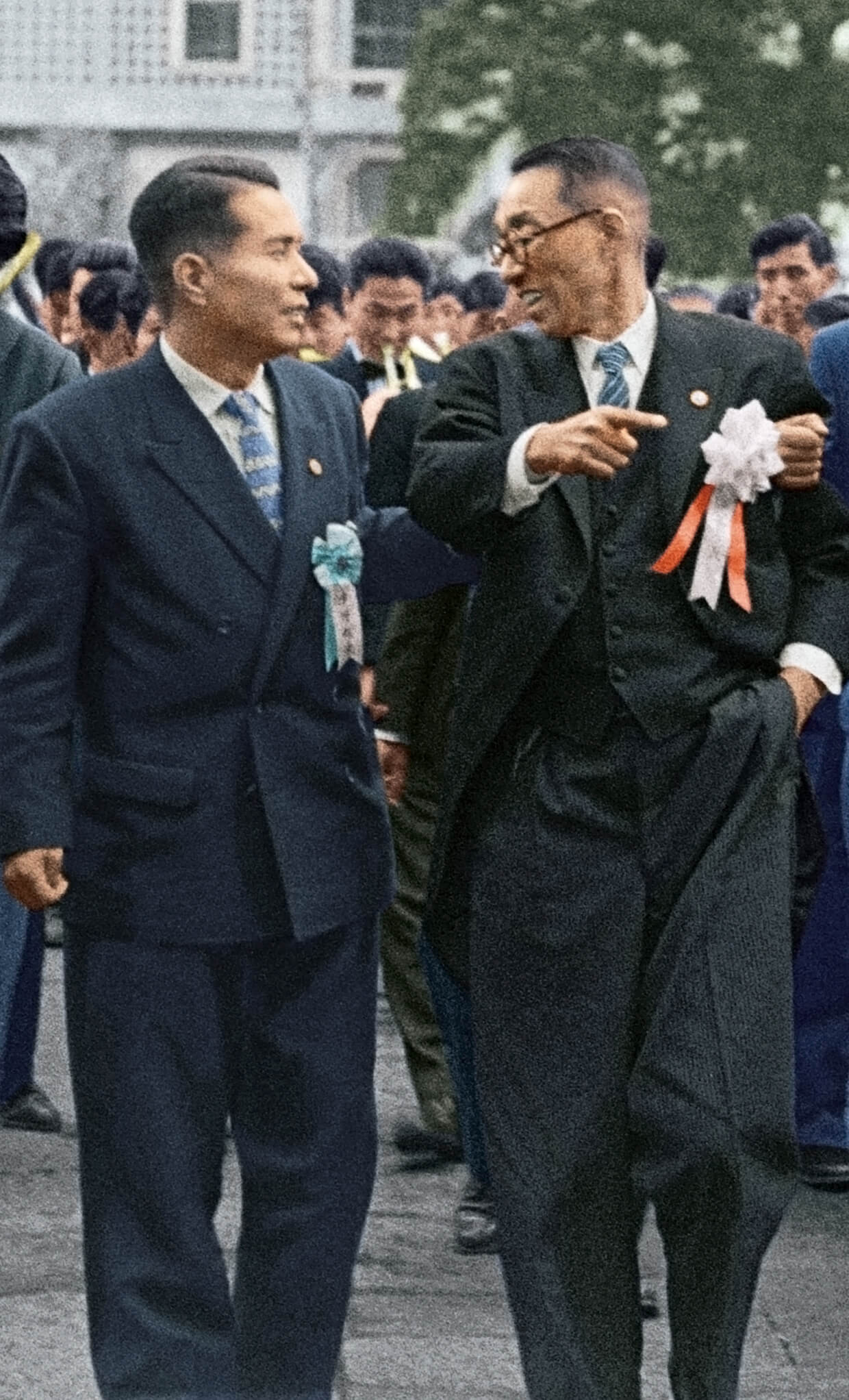 Daisaku Ikeda con su mentor Josei Toda (a la derecha) (Shizuoka, marzo de 1958)