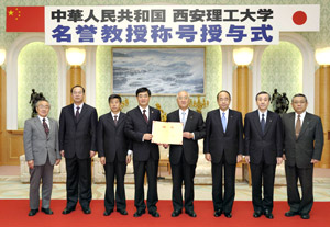 El presidente Liu (4º desde la izquierda) y el presidente Yamamoto (4º desde la derecha)