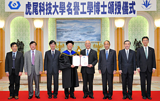 El presidente Lin (4º de la izquierda) y el presidente Yamamoto (4º de la derecha)