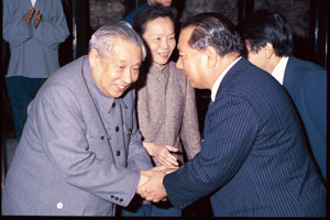 Liao Chengzhi y Daisaku Ikeda (China, septiembre 1978)