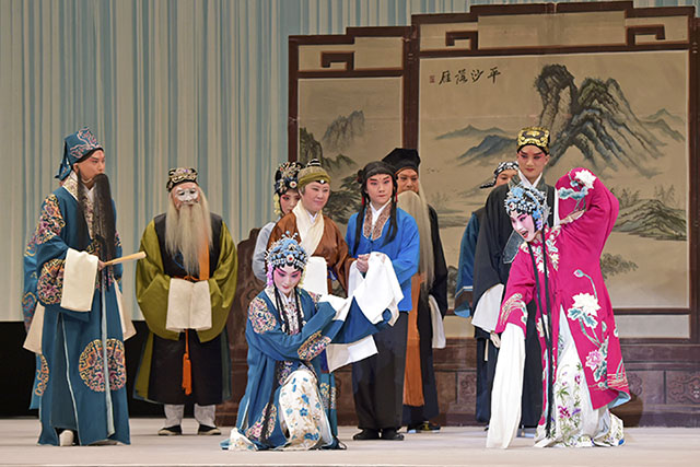 La Compañía de la Ópera de Pekín representando “The Lucky Charm” (“El encanto afortunado”, traducción tentativa) en el Centro Cultural de prefectura de Chiba, en la prefectura de Chiba, el 10 de marzo de 2017.