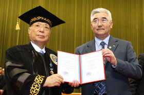 El presidente Ikeda y el rector Bekboev