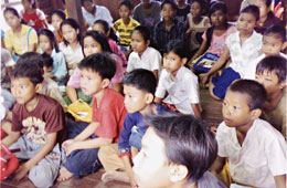 Escolares en el distrito de Kien Svay, provincia de Kandal, Camboya